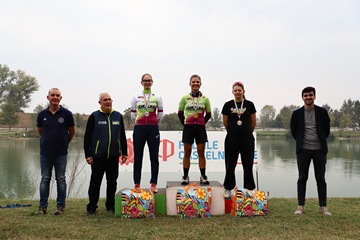 Podio Donne Open con maglie360x
